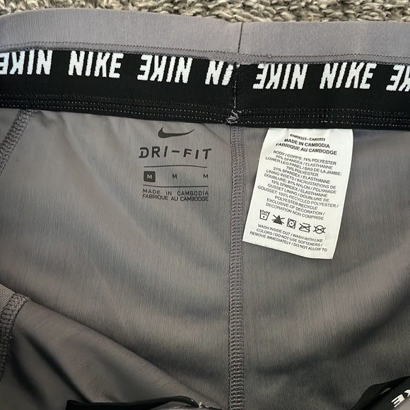 Nike Running Leggings. Silver/grey. Never worn. NWOT - Picture 5 of 5
